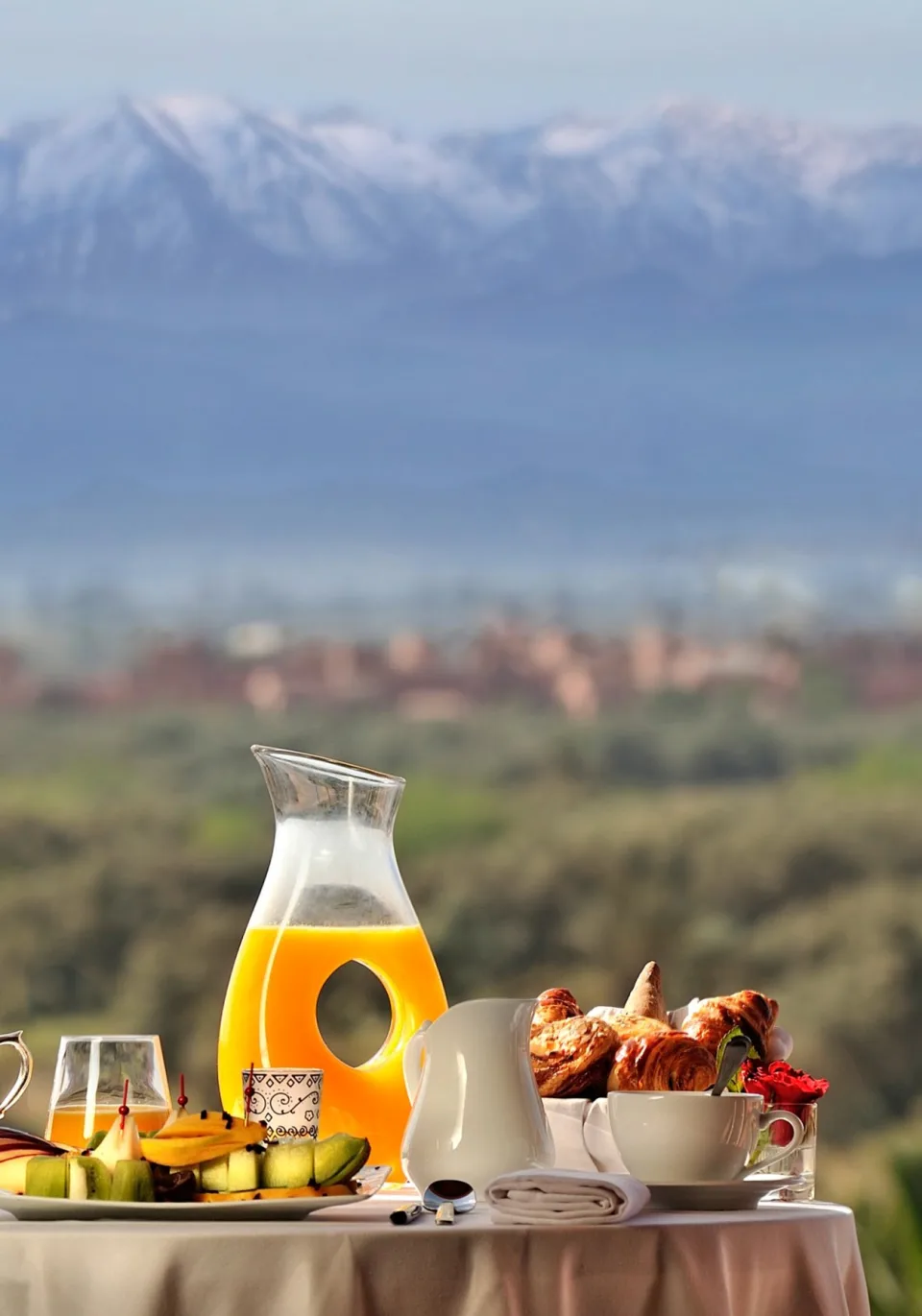 Sofitel Marrakech Palais Imperial & Spa — Contemporary Junior Suite, 1 king-size bed, view of pool & Atlas mountains