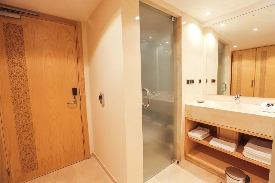 Hôtel Côté Océan Mogador — Bathroom interior