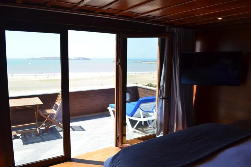Hôtel Côté Océan Mogador — Sea-facing room interior