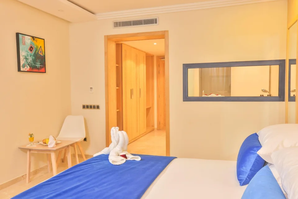 Hôtel Côté Océan Mogador — Bedroom interior