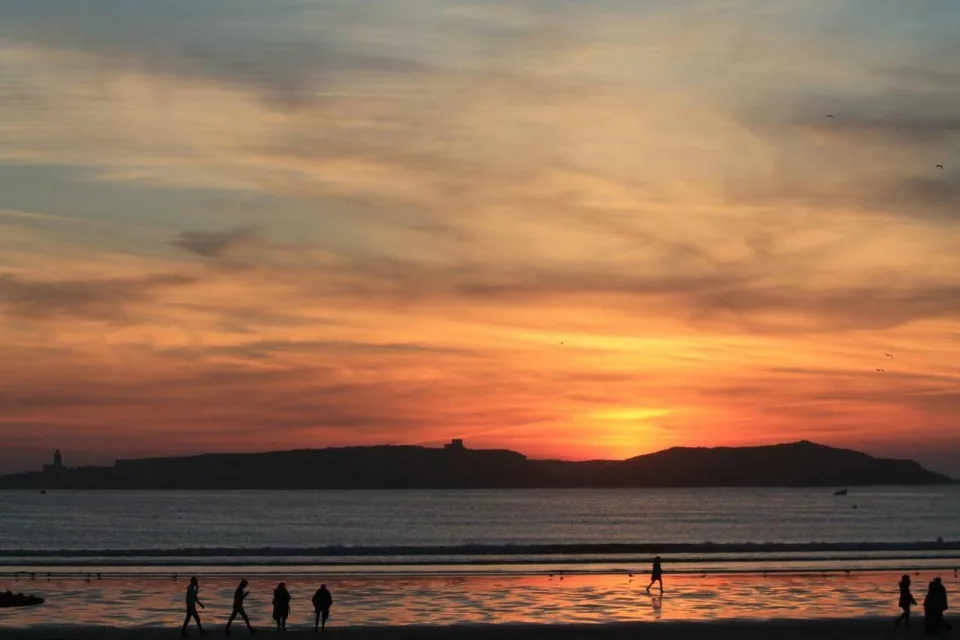 Hôtel Côté Océan Mogador — Essaouira beach at sunset
