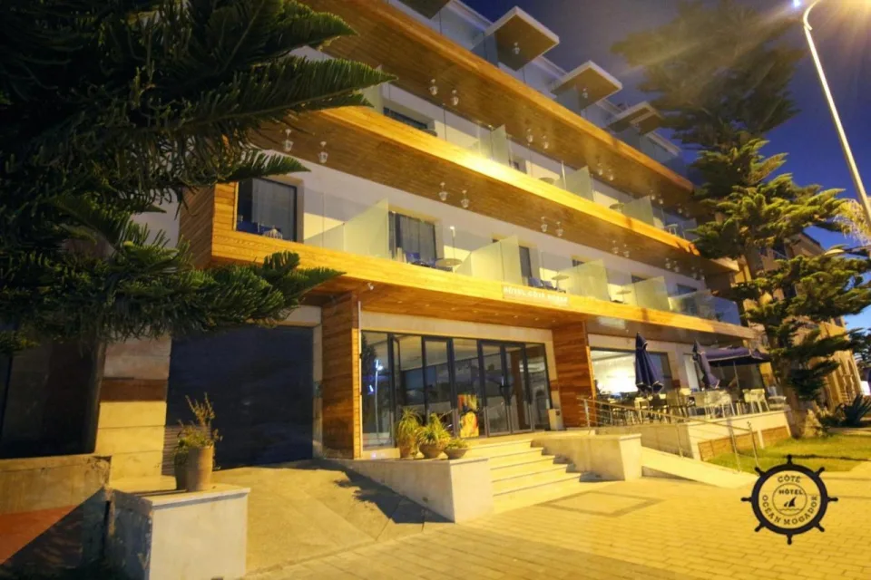Hôtel Côté Océan Mogador — Hotel exterior at night