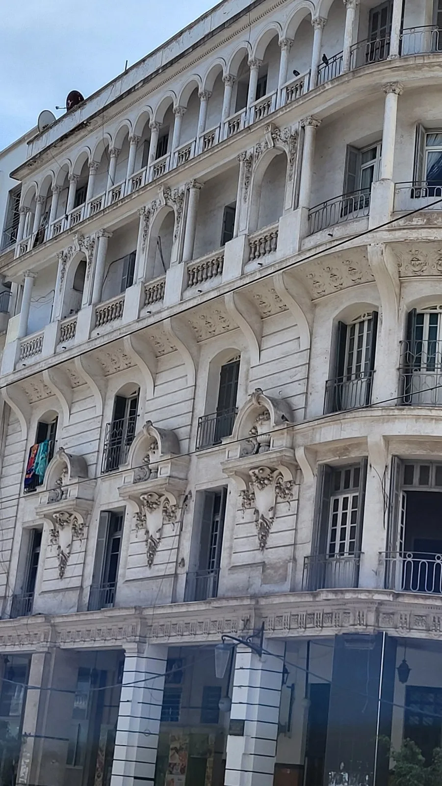 Casablanca Private Walking Tour: Art Deco & Old Medina in Casablanca
